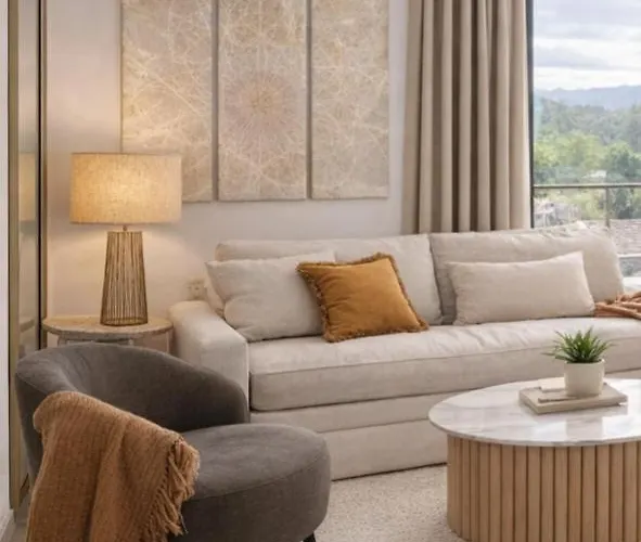 アパートホテル Flor サン・フロラン