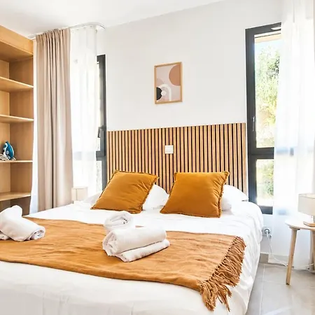 Flor Aparthotel 4*